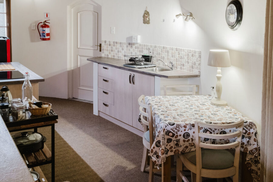 Indlovu Kitchen Diner I